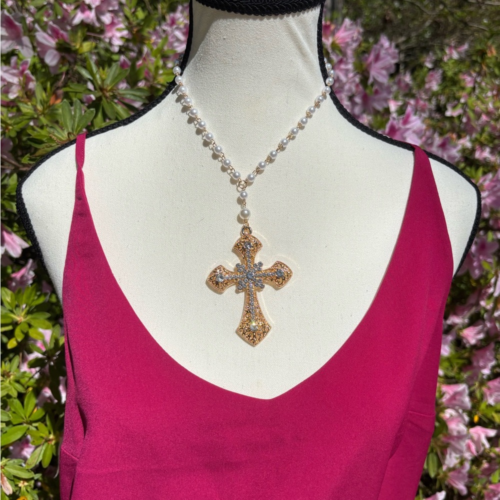 Vintage Cross Pearl Necklace in Gold. Perfect for Easter or Wedding.